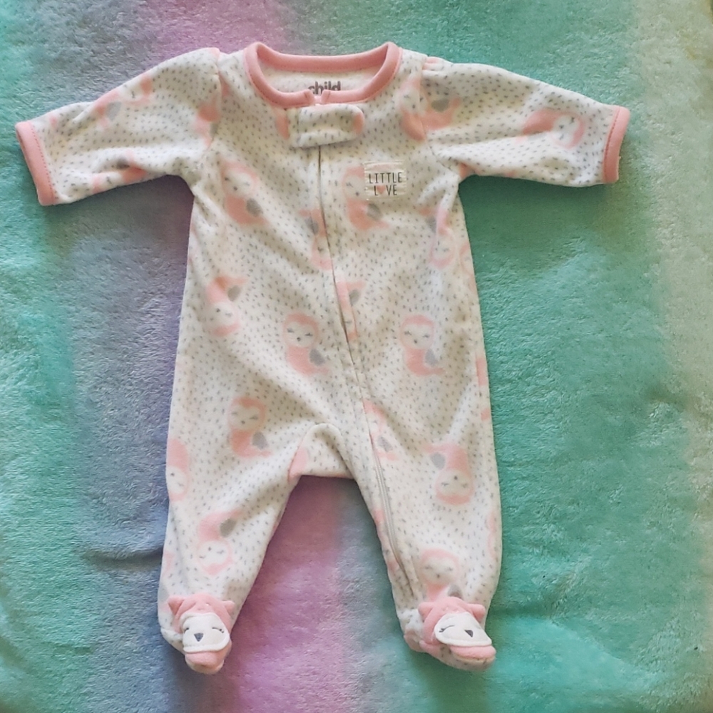4 girls preemie sleepers - Picture 2 of 4